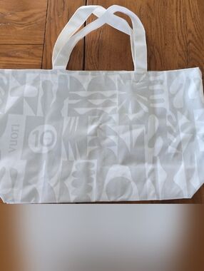 Vuori 10 Year Anniversary Tote. New Without Tags